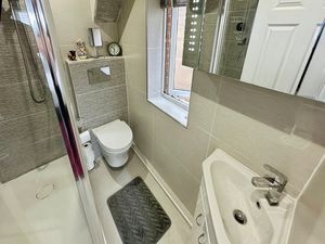 Ensuite- click for photo gallery